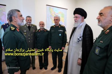 رهبر جمهوری اسلامی ایران نشان فتح به سردار حاجی زاده تقدیم نمود