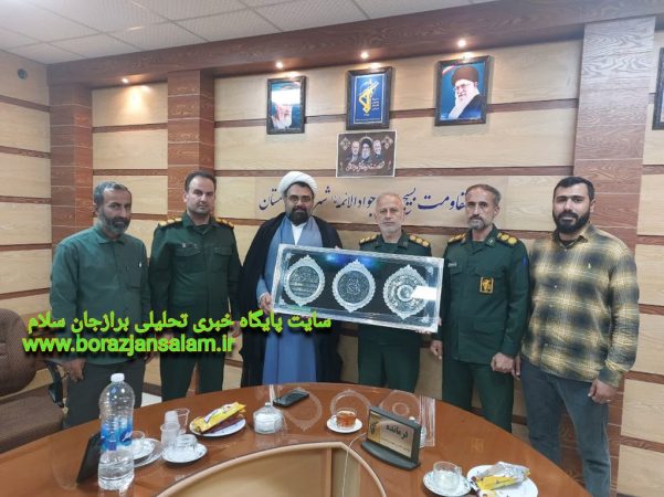 حجت الاسلام شاد نماینده ولی فقیه در سپاه ؛ بابت عرصه های انجام اقدامات زیربنایی و ماندگار در زمینه عمرانی و سازندگی در سطح سپاه وبسبج و تعامل جهت ارتقاء سطح دانشی ونگرشی کارکنان از فرمانده سپاه جواد الائمه دشتستان سرهنگ بناری تجلیل نمود