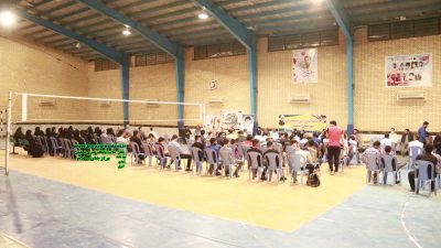 اختتامیه مسابقات والیبال به مناسبت هفته دفاع مقدس در سالن ورزشی سپاه دشتستان با حضور ۳۰ تیم والیبالیست برادران وخواهران بسیجی در این مسابقات به کار خود خاتمه داد/ تصاویر اختصاصی