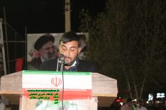 نوجوان رای اولی برازجان ، سخنی از رای اولی ها را در ستاد ایت الله رئیسی شورای وحدت نیروهای انقلابی شهرستان دشتستان قرائت نمود