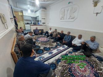 خادمین موکب جهادی شهدای شهرستان دشتستان و حوزه نجف اشرف برازجان برای  عرض تسلیت به منزل خادم الحسین موکب خود رفتند
