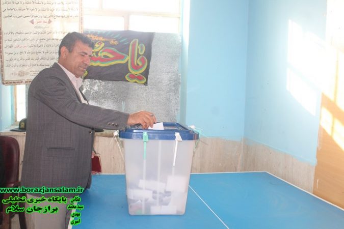 ریس شورای اسلامی شهر برازجان رای خود را به صندوق انداخت + تصاویر