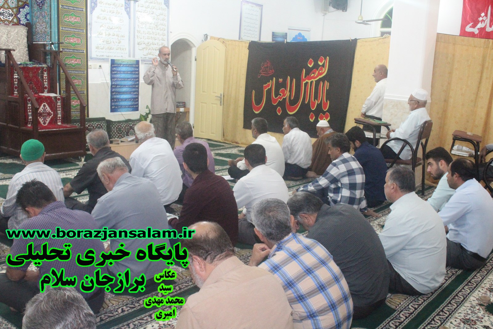 مراسم شب خاطره در مسجد امام خمینی برازجان به مناسبت هفته دفاع مقدس برگزار شد .