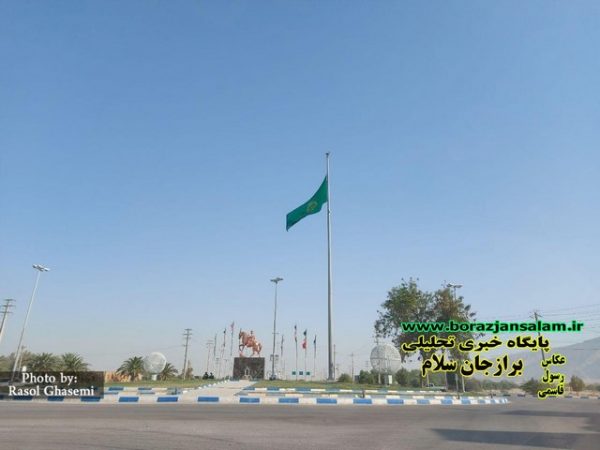 پرچم مزین به نام امام رضا(ع) در ورودی شهر خورموج استان بوشهر برافراشته شد