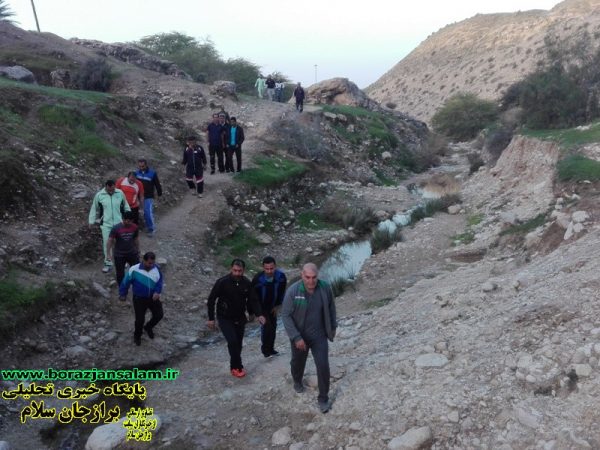 کوهپیمائی کارکنان انتظامی دشتستان در یک هوای صبح بهمن ماهی  + تصاویر اختصاصی